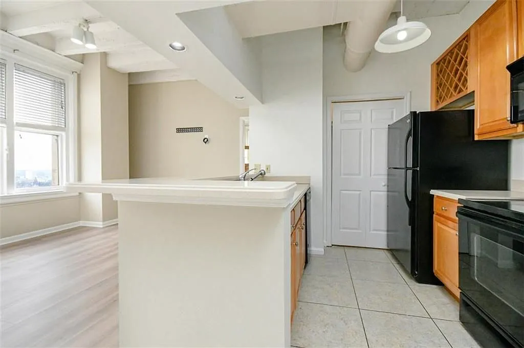 2 bed, 2.0 bath, 954 sqft, $2,300 — Photo 3