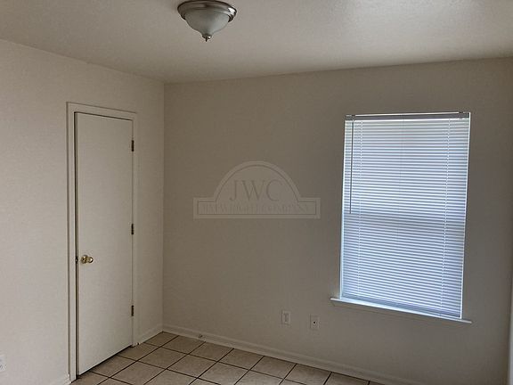 3rd image of 410 Justin Ln APT B