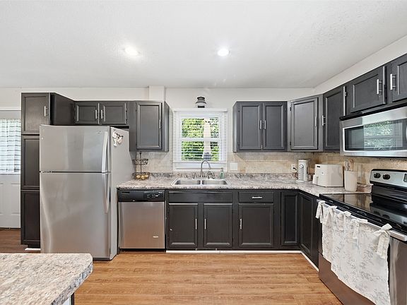 5th image of 1024 E 36th Ct