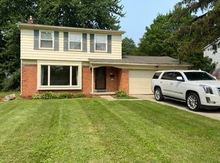 29845 Rambling Rd, Southfield, MI 48076