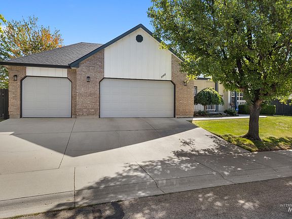 3rd image of 2548 N Monaco Way