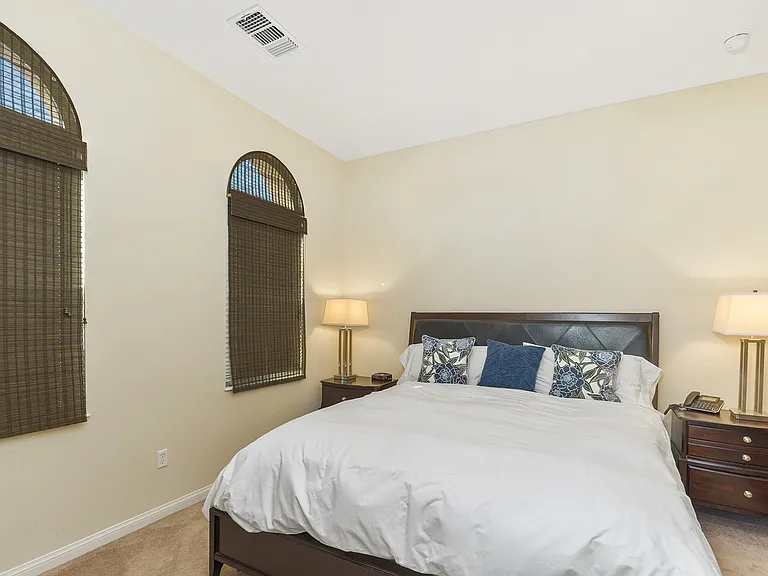 81126 Avenida Lorena — Photo 25