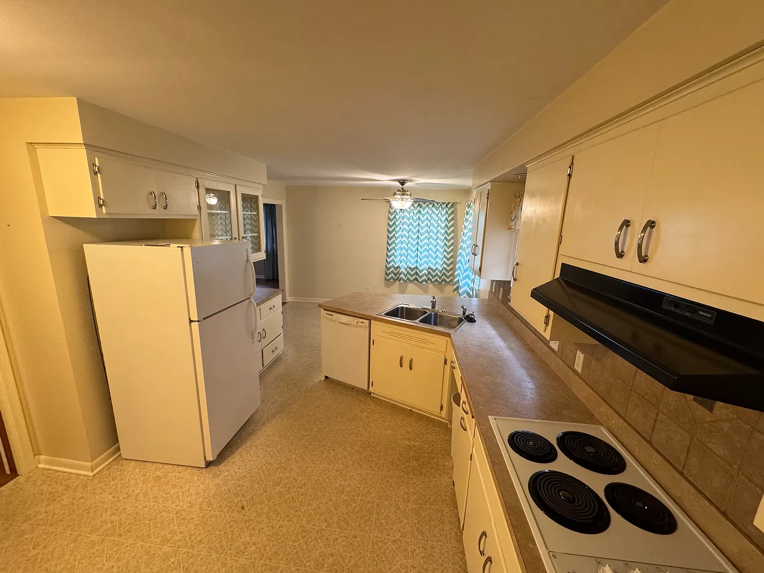 3 bed, 1450 sqft, $1,800 — Photo 2