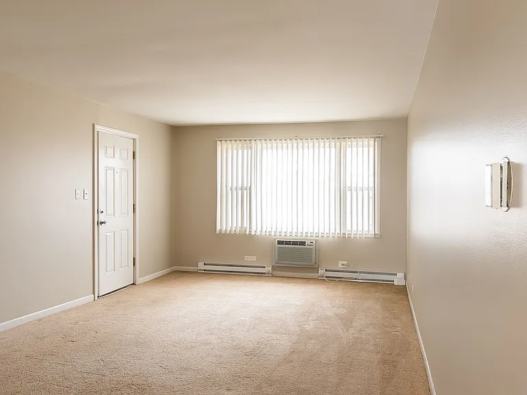 6615-19 W Lloyd Dr — Photo 5