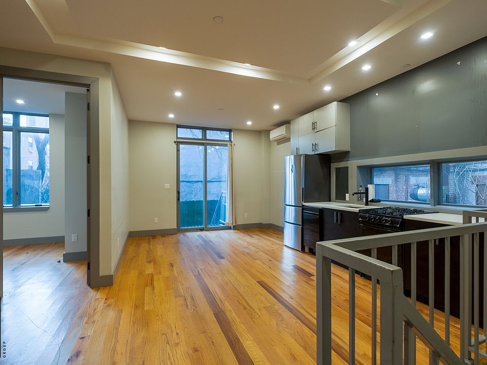 1st image of 223 Manhattan Ave #1