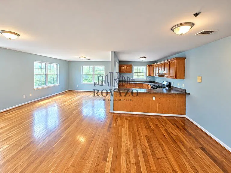 1 bed, 600 sqft, $1,550 — Photo 2