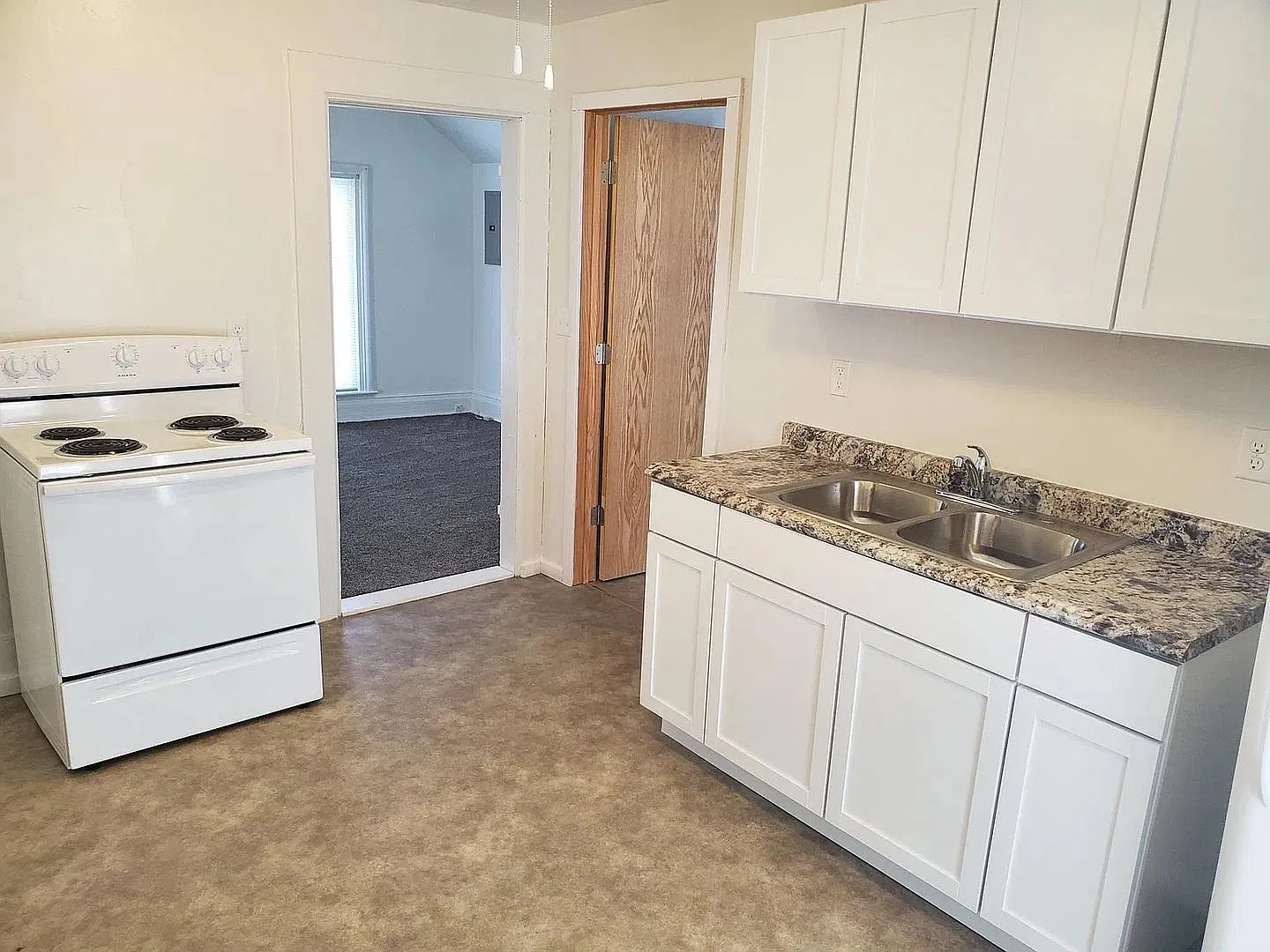 921 S 3rd Avenue — Photo 3