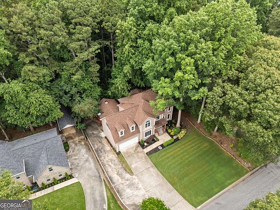 3rd image of 5954 Henley Dr