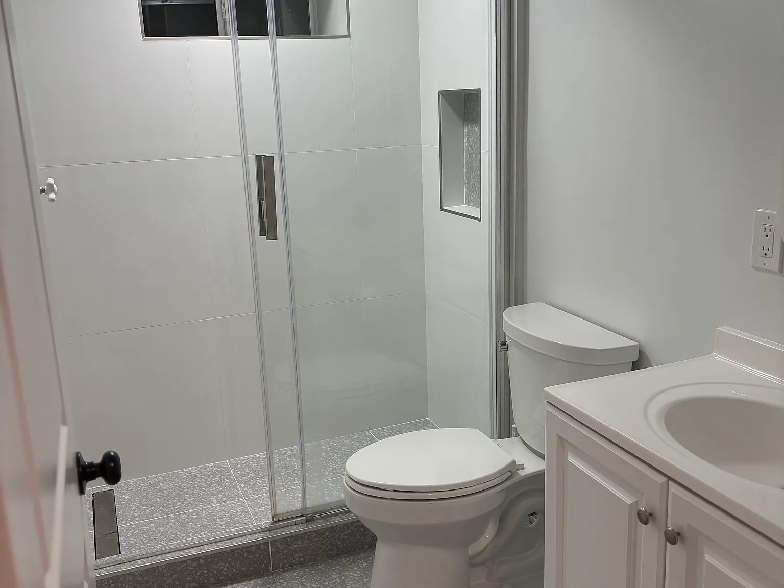 2 bed, 850 sqft, $2,200 — Photo 3