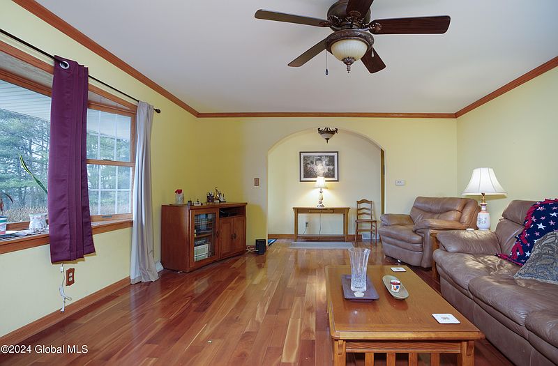5th image of 84 N Nassau Road
