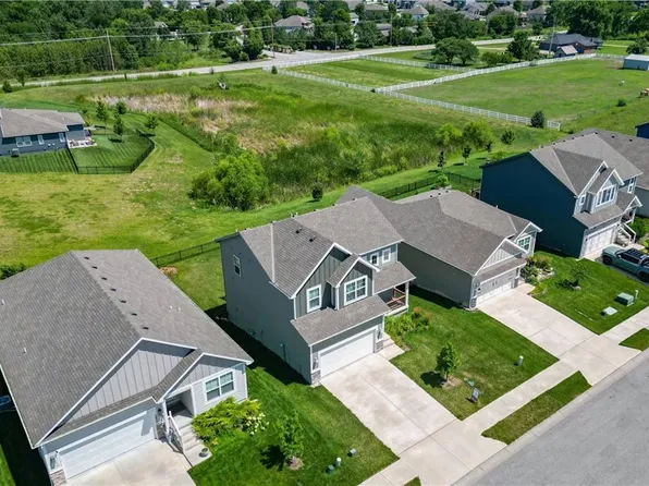 3813 SW Maryville Pl, Lees Summit, MO 64082