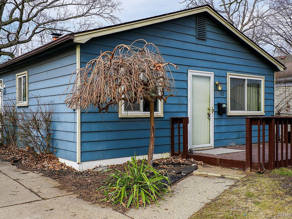 1st image of 27723 Groveland St