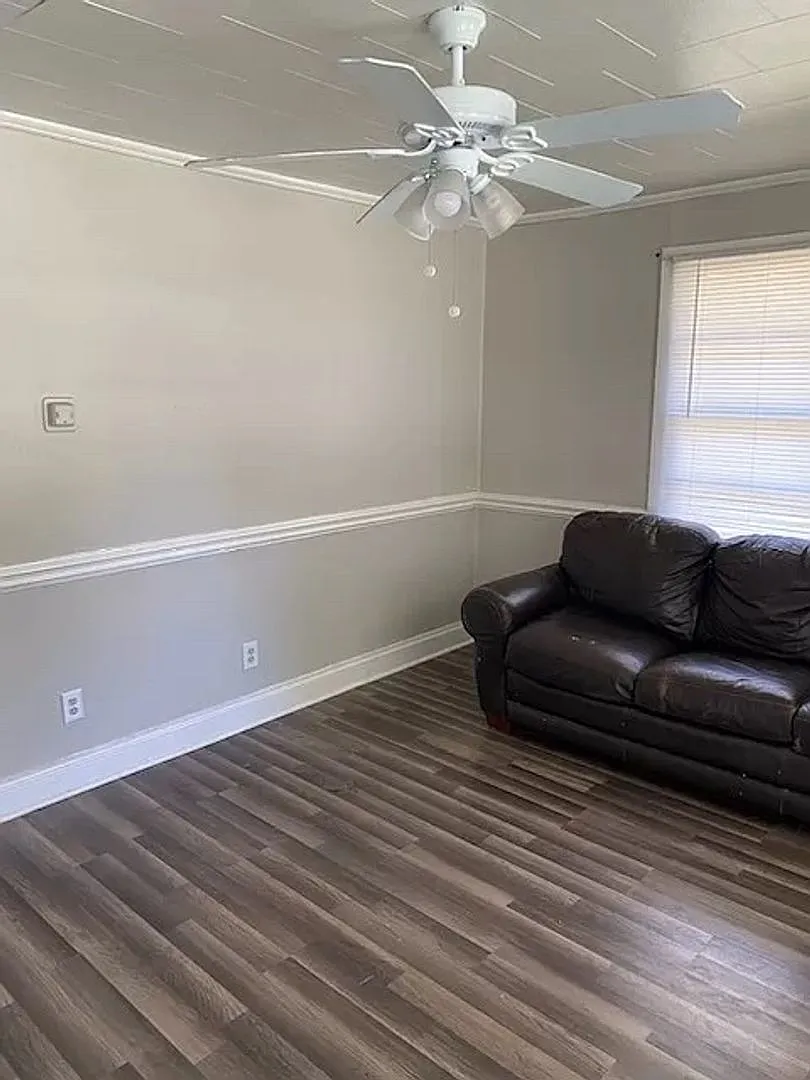 Room in 2 Bedroom Home at W Monroe St — Photo 4
