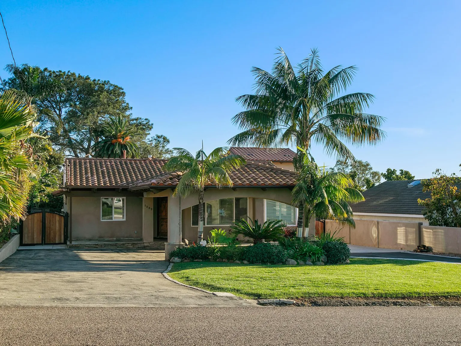 3 bed, 2067 sqft, $7,800 — Photo 1