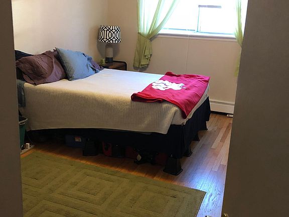 5th image of 609 Oakton St APT 3C