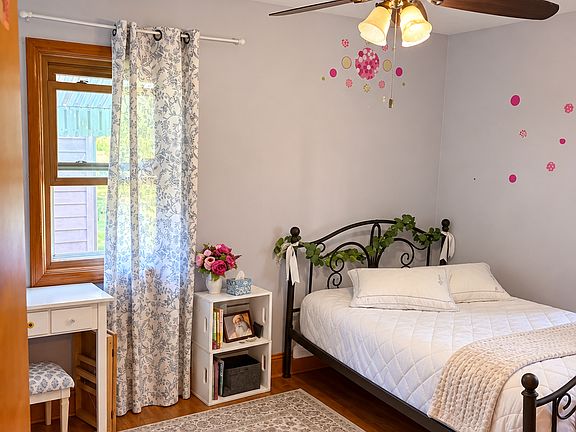 3rd image of 209 E Fillmore Ave