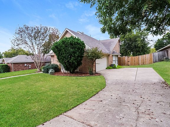 2nd image of 524 E Lanett Dr