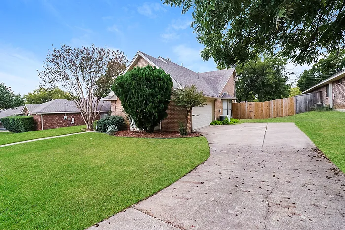 Building Photo - 524 E Lanett Dr