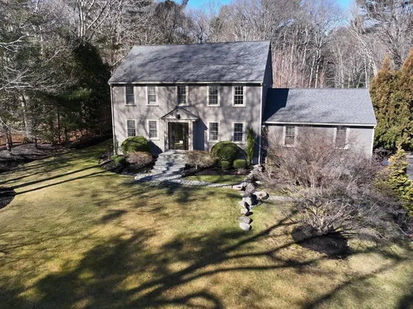 125 Forge Ln, Marshfield, MA 02050
