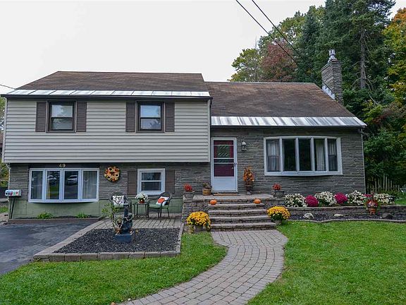 3rd image of 49 Woodside Dr