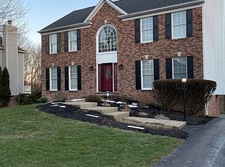 371 Indian Ridge Dr, Coraopolis, PA 15108