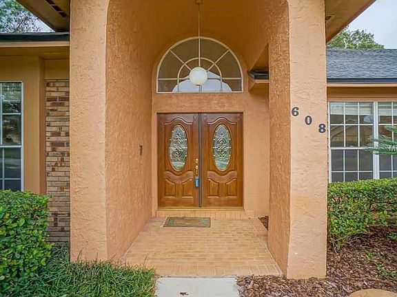 3rd image of 608 Longmeadow Cir
