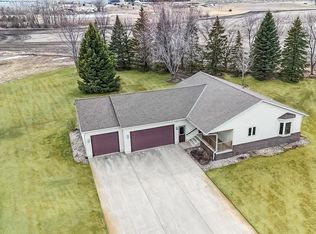 46377 Sunset Ct, Morris, MN 56267