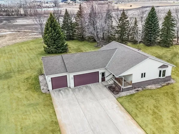 46377 Sunset Ct, Morris, MN 56267