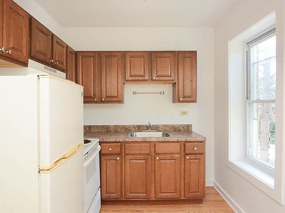 2nd image of 1850 N Humboldt Blvd #514