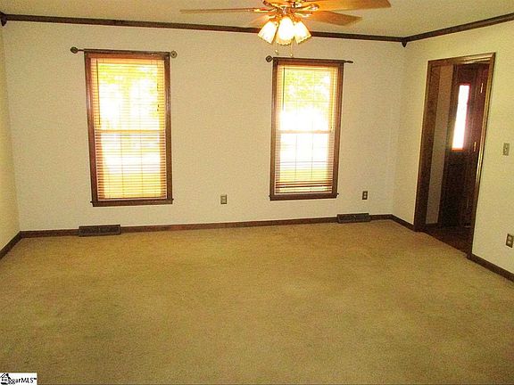4th image of 104 Fox Hollow Ct
