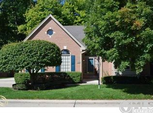 1034 Bluebird Dr, Rochester Hills, MI 48307