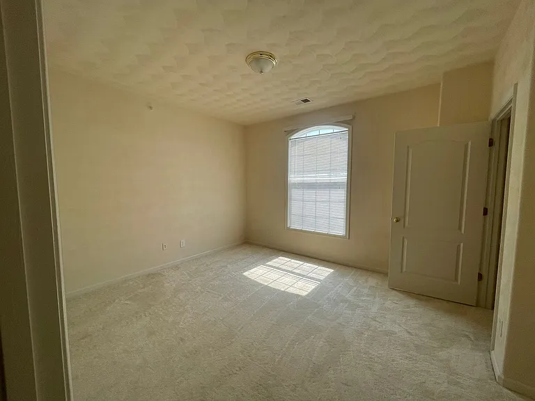 2820 Majestic Oak Ct — Photo 16