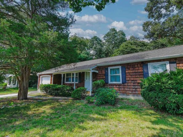 22 N Curran Dr, Absecon, NJ 08201