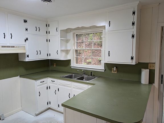 5th image of 313 Hermitage Dr