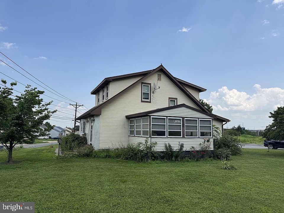 2nd image of 108 Middleboro Rd