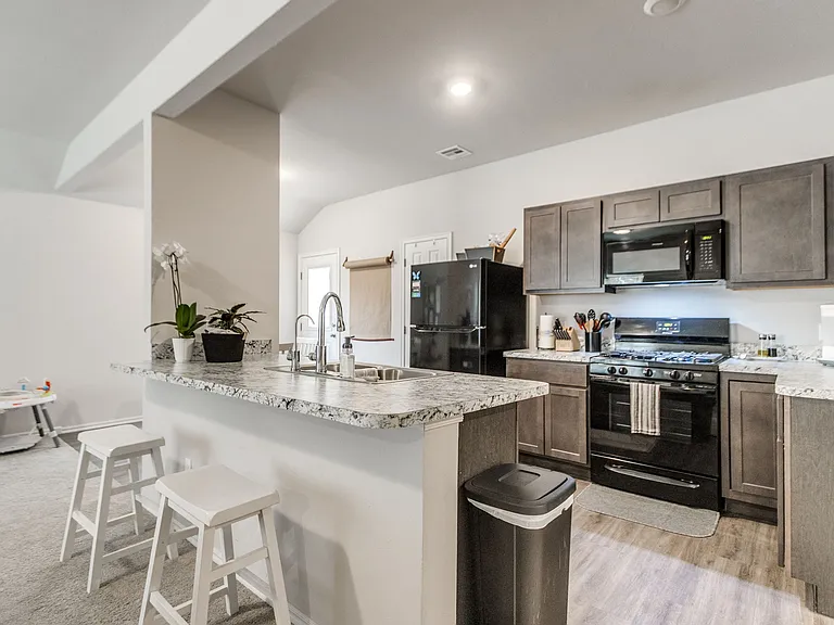 823 Highgarden Cir — Photo 7