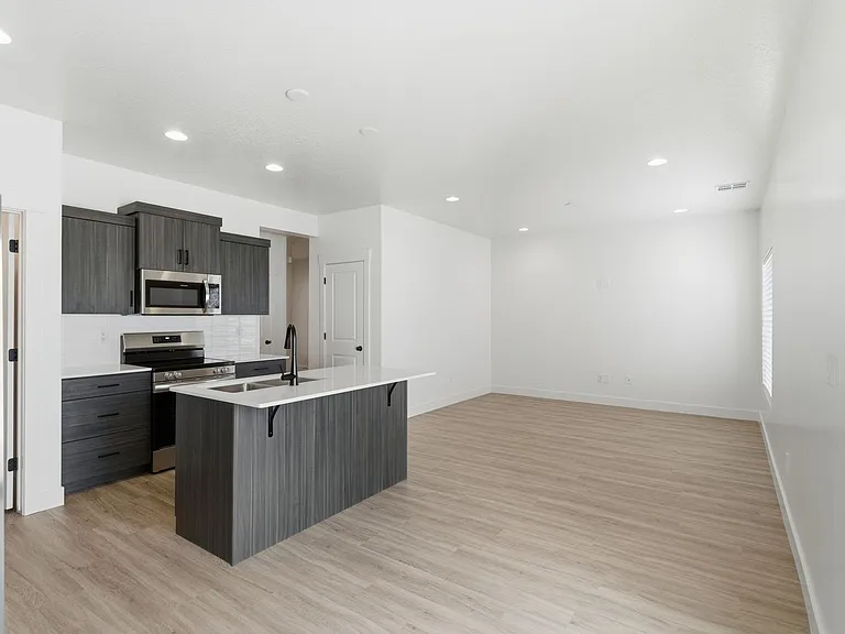 5690 S Weehawken Ln — Photo 11