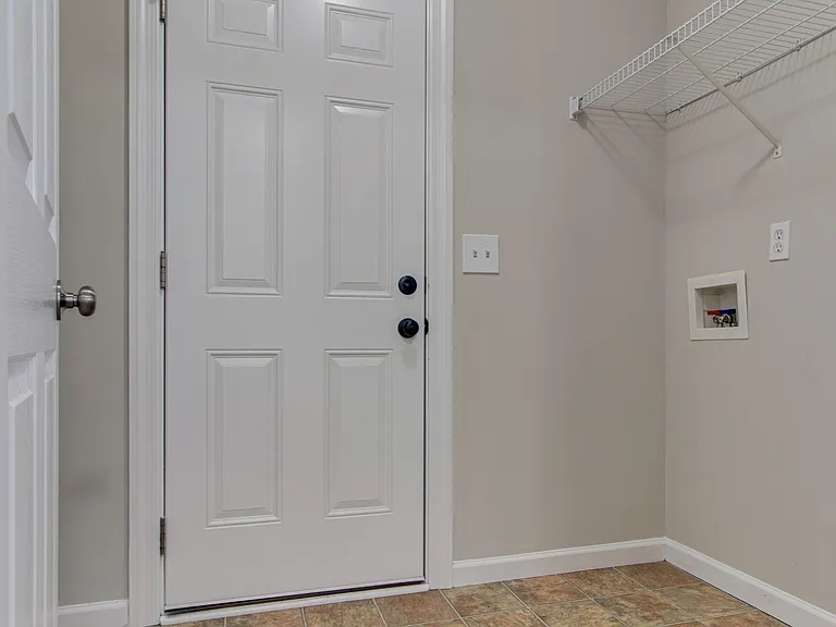 4910 Court Dr — Photo 13