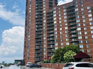 1040 Harmon Cove Tower, Secaucus, NJ 07094