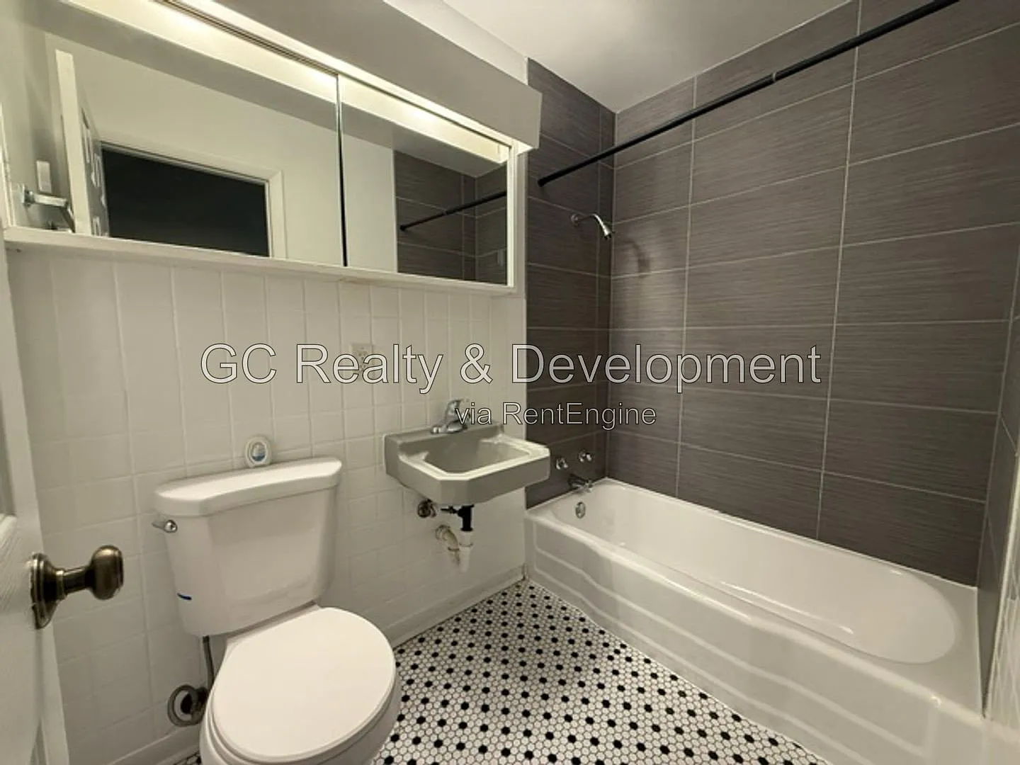 4 bed, 1.5 bath, 1250 sqft, $2,850 — Photo 3