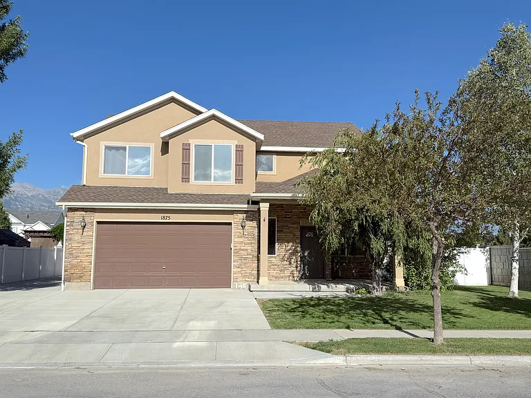1875 S Spring Creek Dr — Photo 1