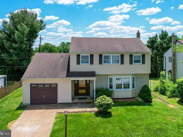 916 Rockwell Rd, Wilmington, DE 19810