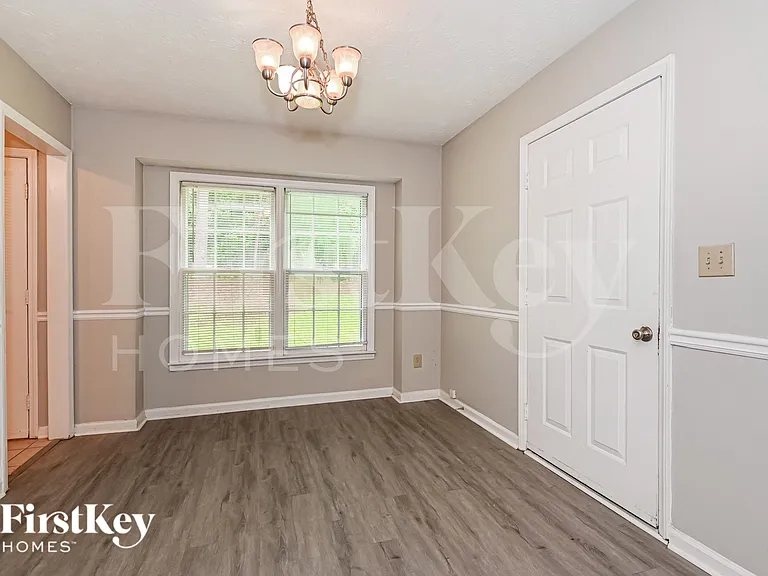 3900 Hadley Farm Dr — Photo 5