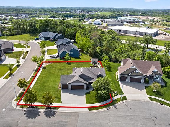 3rd image of 4201 Dodge Ln NE