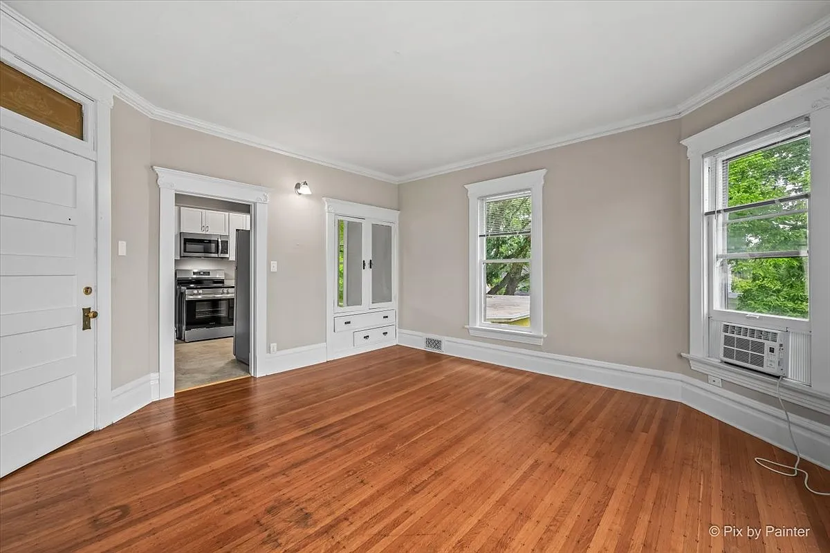Studio, $700 — Photo 2