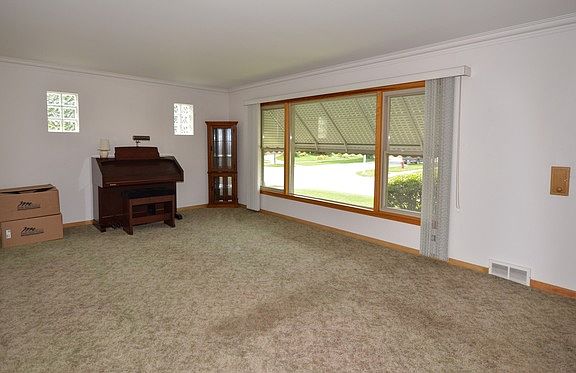 3rd image of 4956 Lamb Dr