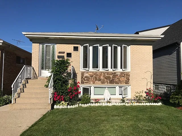 3935 N Odell Ave photo 1