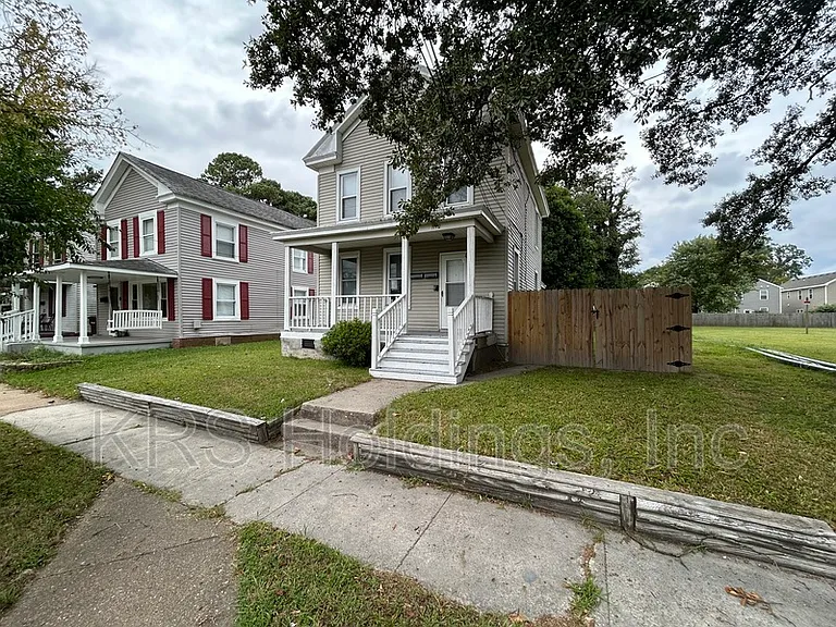 1112 Hoover Ave — Photo 1