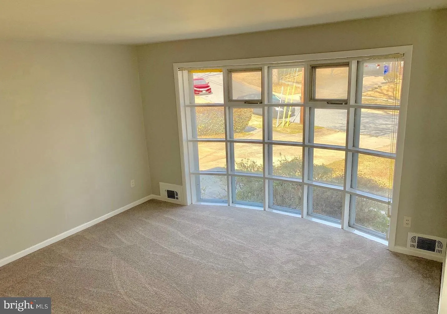 3 bed, 2.0 bath, 1446 sqft, $3,200 — Photo 2
