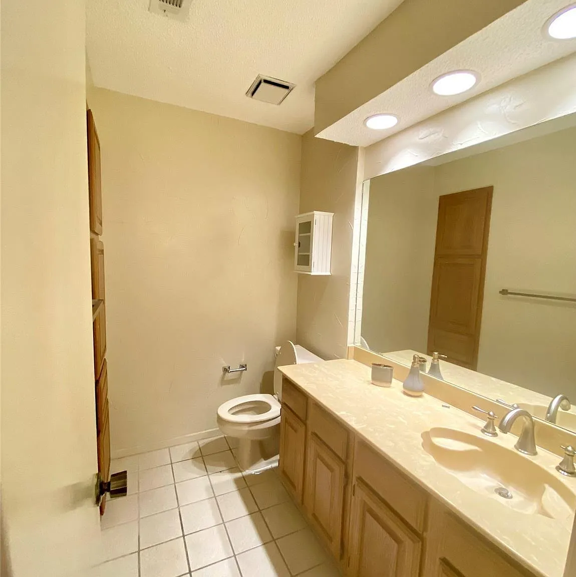 2 bed, 1.5 bath, 936 sqft, $1,295 — Photo 3